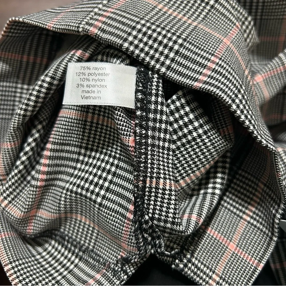 Lane Bryant Women’s Slim Capri The 4 Season Pants 16 Plaid‎ Black Pink Mid Rise